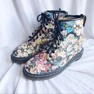Dr. Martens Shoes - Flower Print Doc Martens Dr. Martens Shoes - Flower Print Doc Martens